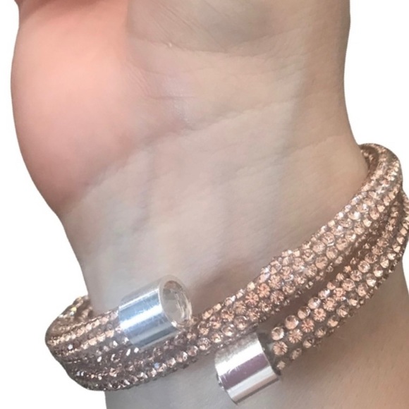 NEW GUESS PINK ROSE GOLD WRAPPED COIL RHINESTONE+SILVER TONE TIPS CUFF BRACELET - Picture 4 of 4